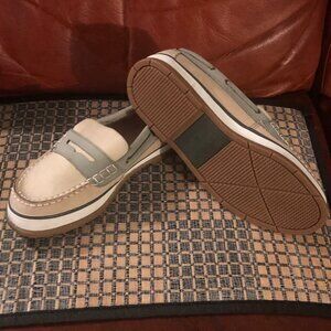 G.H. Bass & Co - - Leather Boats shoes ladies Size 8 1/2